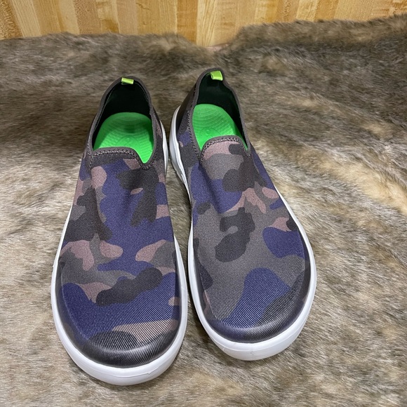 OOFOS Shoes - OOFOS OOmg eeZee Camo Slip-On Sneaker In Purple Camo